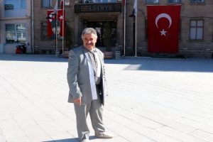 Hem belediye başkanlığına hem de muhtarlığa aday