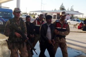 Araç stepnesine saklanmış 6 adet tabanca ele geçirildi