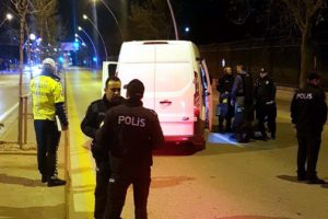 Askeriye önüne bırakılan poşet, panik yarattı
