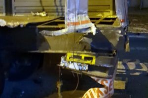 Bursa'da alkollü otobüs şoförü çöp kamyonuna çarptı: 2 yaralı