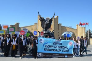 Öğrenciler Down Sendromlular için yürüdü
