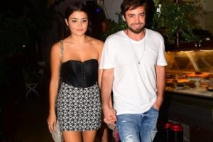Hande Erçel, Maldivler'de hayranına yakalandı