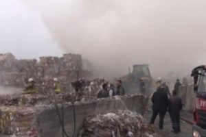 Kağıt fabrikasında yangın