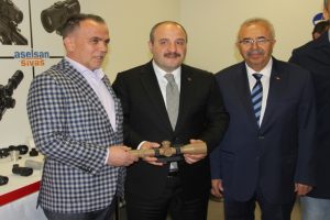 Bakan Varank 'Milli Nişangahları' inceledi