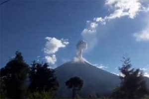 Fuego yanardağı için alarm seviyesi artırıldı