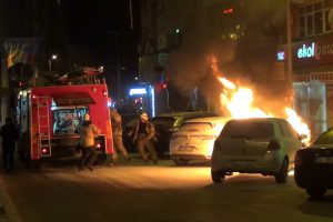 Silivri'de otomobil alev alev yandı