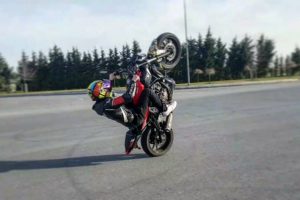 Tek teker üzerinde tehlike saçan trafik magandaları yakalandı