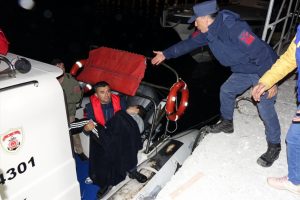 Düzensiz göçmenleri taşıyan tekne battı: 4 ölü
