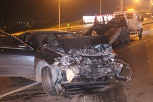 D-100 karayolunda trafik kazası: 1'i polis 3 kişi yaralı