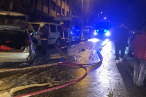 Zincirleme trafik kazası: 1 araç yandı 1 kişi de yaralandı