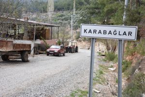 Bu köyde 8 seçmene bir muhtar adayı düşüyor!