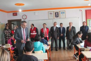 Kızılay, öğrencilere diş fırçası ve macun dağıttı