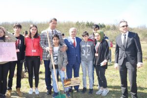 Şehitler için fidan diktiler