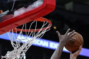 Warriors son saniye basketiyle kaybetti