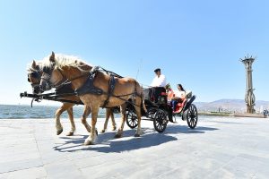 İzmir Kordon'a elektrikli faytonlar geliyor