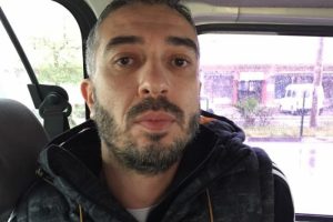 20 ayrı suçtan aranan zanlı tatile giderken yakalandı