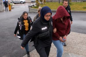 Kargoyla uyuşturucu ticaretine 5 tutuklama