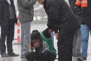Genç sporcu güçlükle sakinleştirildi