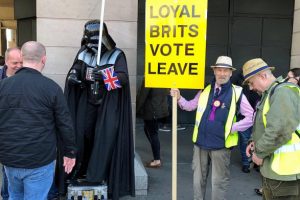 Brexit taraftarları AB'den ayrılığın gecikmesini protesto etti