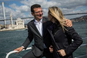 İmamoğlu eşiyle Boğaz turuna çıktı