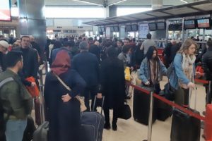 Otogar ve havalimanında seçim yoğunluğu