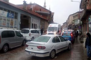 2 otomobil çarpıştı: 2 yaralı