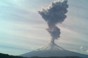 Meksika'da Popocatepetl Yanardağı'nda patlama