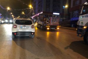 Önce otomobile ardından vince çarptı!