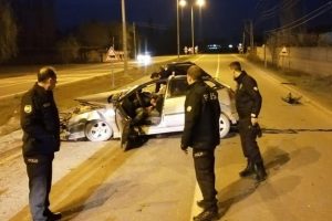Kamyonete arkadan çarptı: Yaralılar var