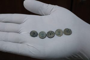 Roma dönemine ait 180 sikke ele geçirildi