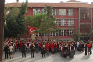 İzmir Marşı 23 Nisan programından çıkarıldı