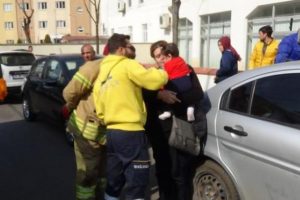1 yaşındaki bebek, otomobilde mahsur kaldı