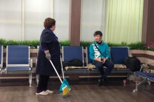 3 aydır havaalanında yaşıyor