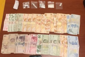 Uyuşturucu ticaretine 2 tutuklama