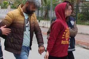 Yaşlı kadına yardım etme bahanesiyle kabusu yaşattılar