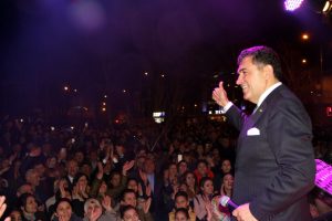 Sanatçı CHP'li başkandan konserli kutlama