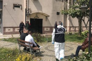 6'ncı kattan apartman boşluğuna düştü!