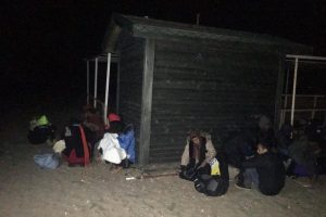 Ayvalık'ta 17 mülteci yakalandı