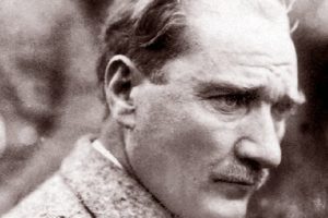 Atatürk'ün kıyafetleri 1 TL'den satışa çıkarıldı
