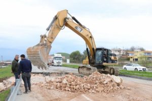 8 metre genişliğinde oluşan obruk kapatıldı
