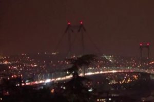 İstanbul'un önemli simgeleri karanlığa büründü