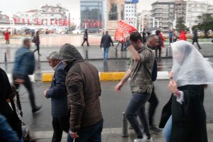 İstanbul'da sağanak yağış etkisini gösterdi