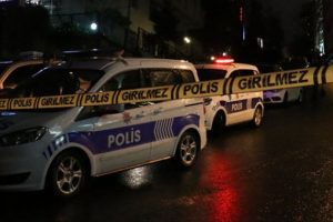 Birlikte yaşadığı 10 çocuk annesi kadını döverek öldürdü