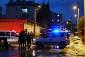 İzmir'de cinayet! Eşini silahla yaralayan kişi, kayınvalidesi ve kayınpederini ise öldürdü