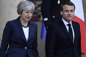 İngiltere Başbakanı May, Fransa Cumhurbaşkanı Macron ile görüştü