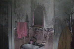 Eşine kızınca evi ateşe verdi