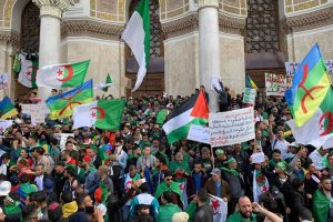 Cezayir'deki protestolarda 180 kişi gözaltında