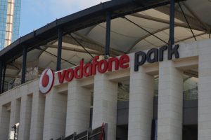 Vodafone Park'ta Ekrem İmamoğlu lehine tezahürat
