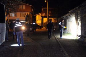 Evinin önünde baygın halde bulunan kadın, hastanede hayatını kaybetti