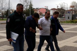 Minibüsün yakıt deposunda 22 kilo eroin bulundu